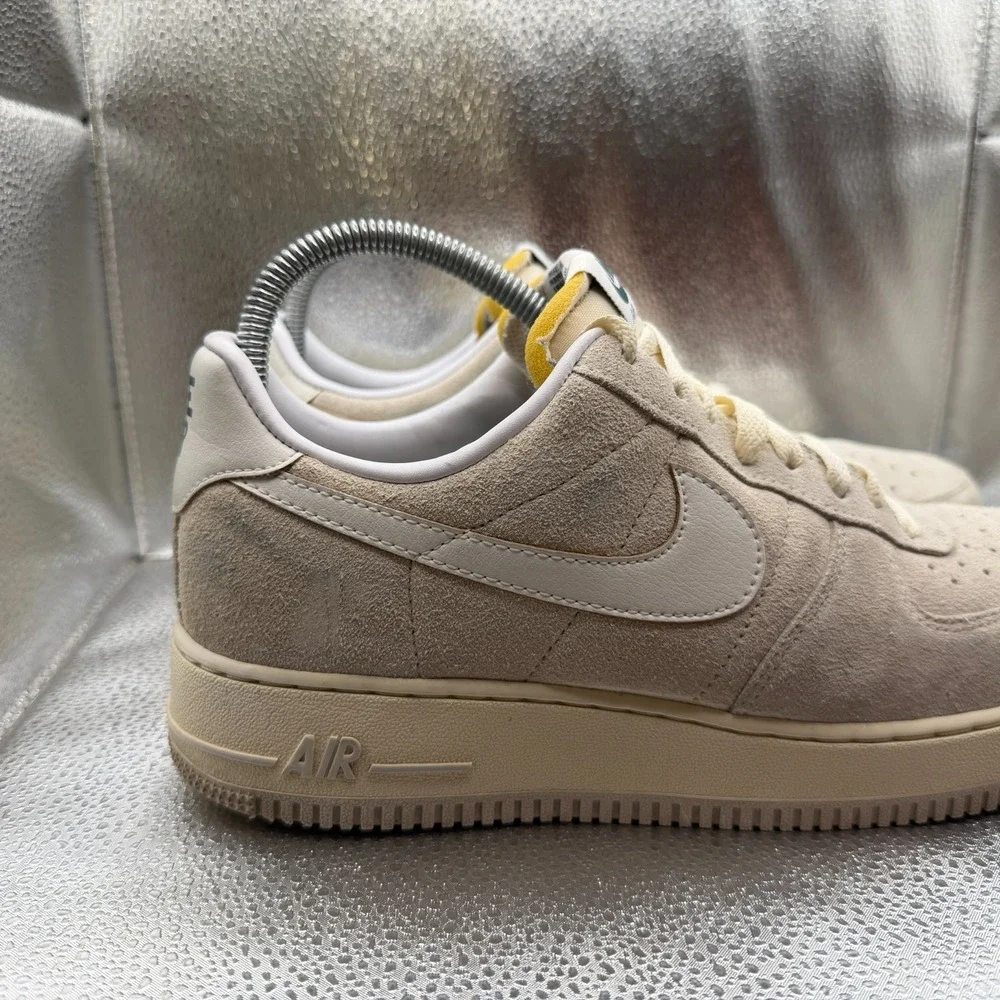 Size 9 Nike Air Force 1 Low '07 Light‎ Orewood Mens Athletic Sneakers FQ8077-104